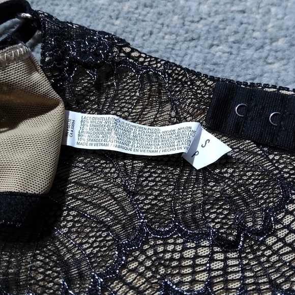 Madalynne x Out From Under Lace Crisscross Halter Bralette Bra NWOT - Picture 9 of 13